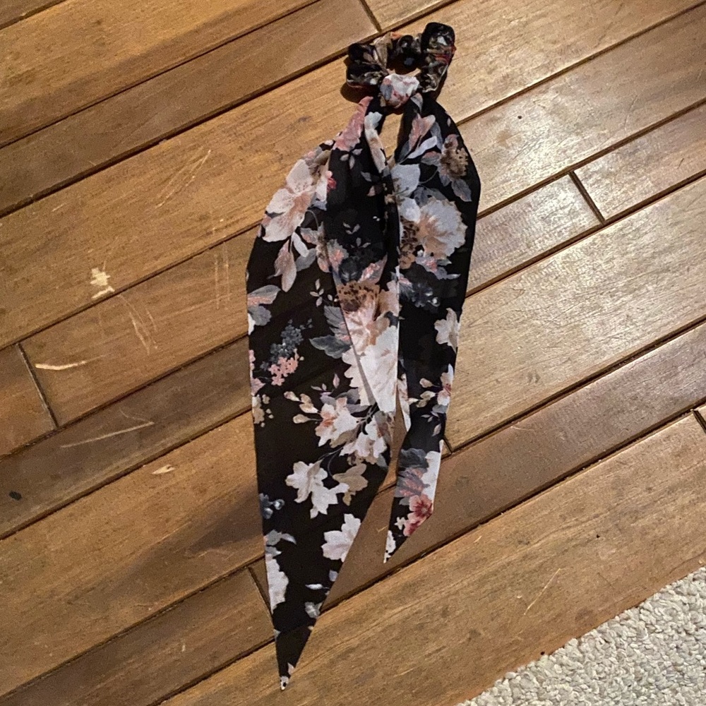Torrid Hair Scrunchie/Ribbon